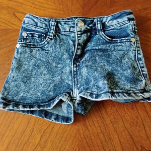 XIXO brand Denim Shorts - Size: 6       (1136)